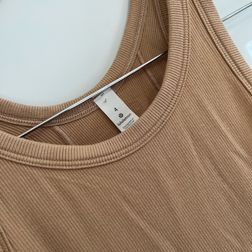 Lululemon Workout Top 🌛 - Picture 3 of 3